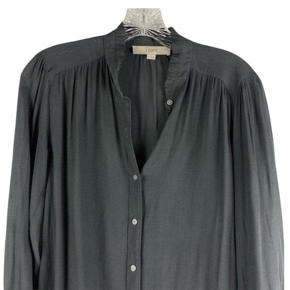 Loft medium petite button up blouse with ruffled collar in excellent condition - Picture 4 of 7